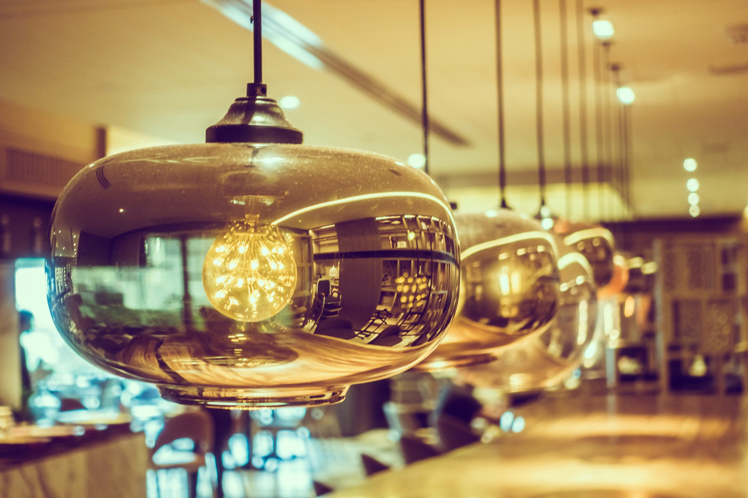Key Factors to Consider Before Selecting a Lighting Manufacturer in UAE